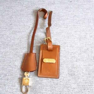 Fendi luggage id tag w padlock or bag charm-Beautiful 🎒 Firm price‼️‼️‼️